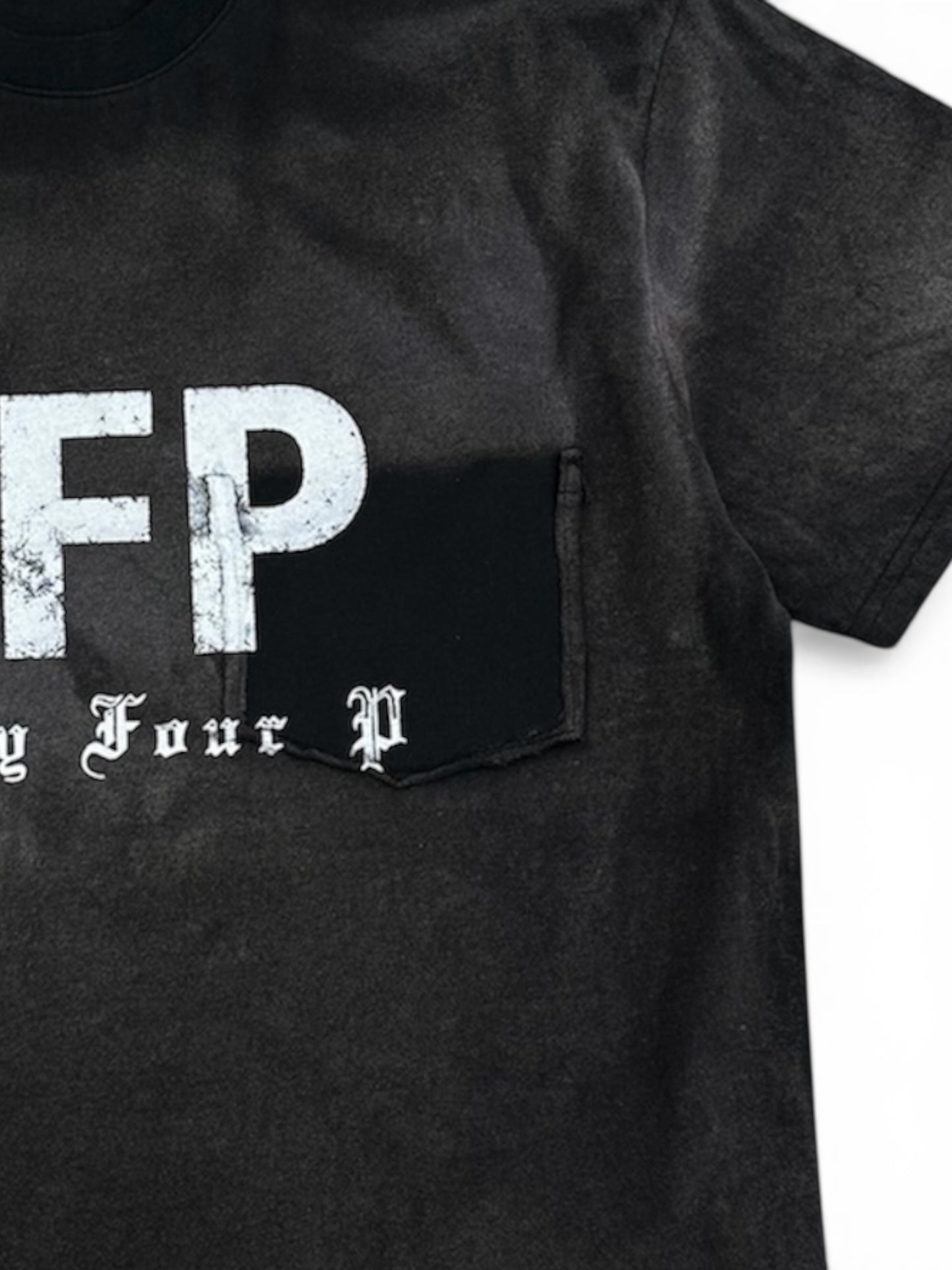 Black Tee pocket fade